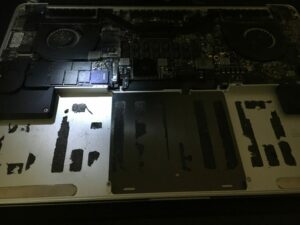 Remplacement batterie MacBook air à Essert