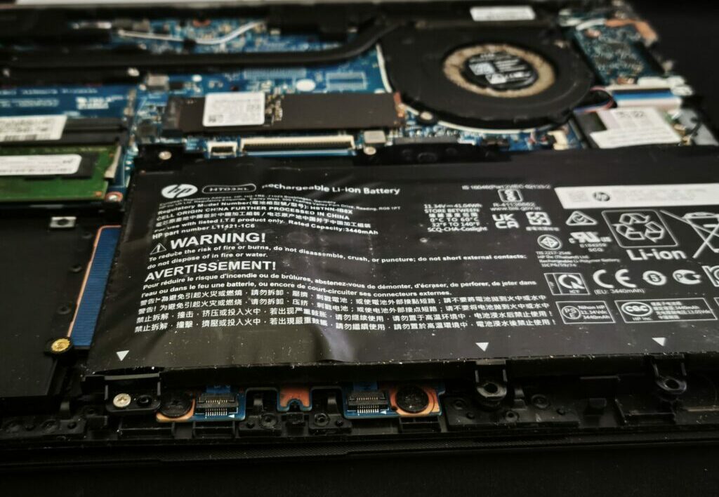 Remplacement d'une batterie gonfler sur un pc portable HP